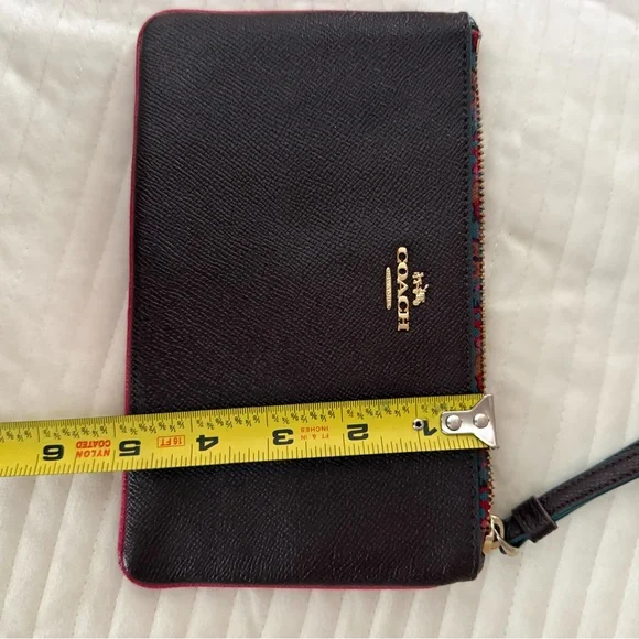 Coach Wristlet / Large Zip Wallet – Pebbled Leather - Picture 2 of 8